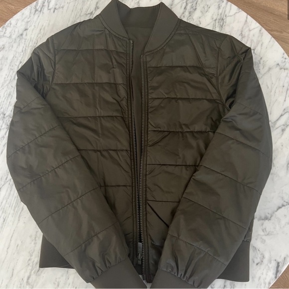 Lululemon Non-Stop Reversible Bomber. Size 4 - Picture 2 of 3